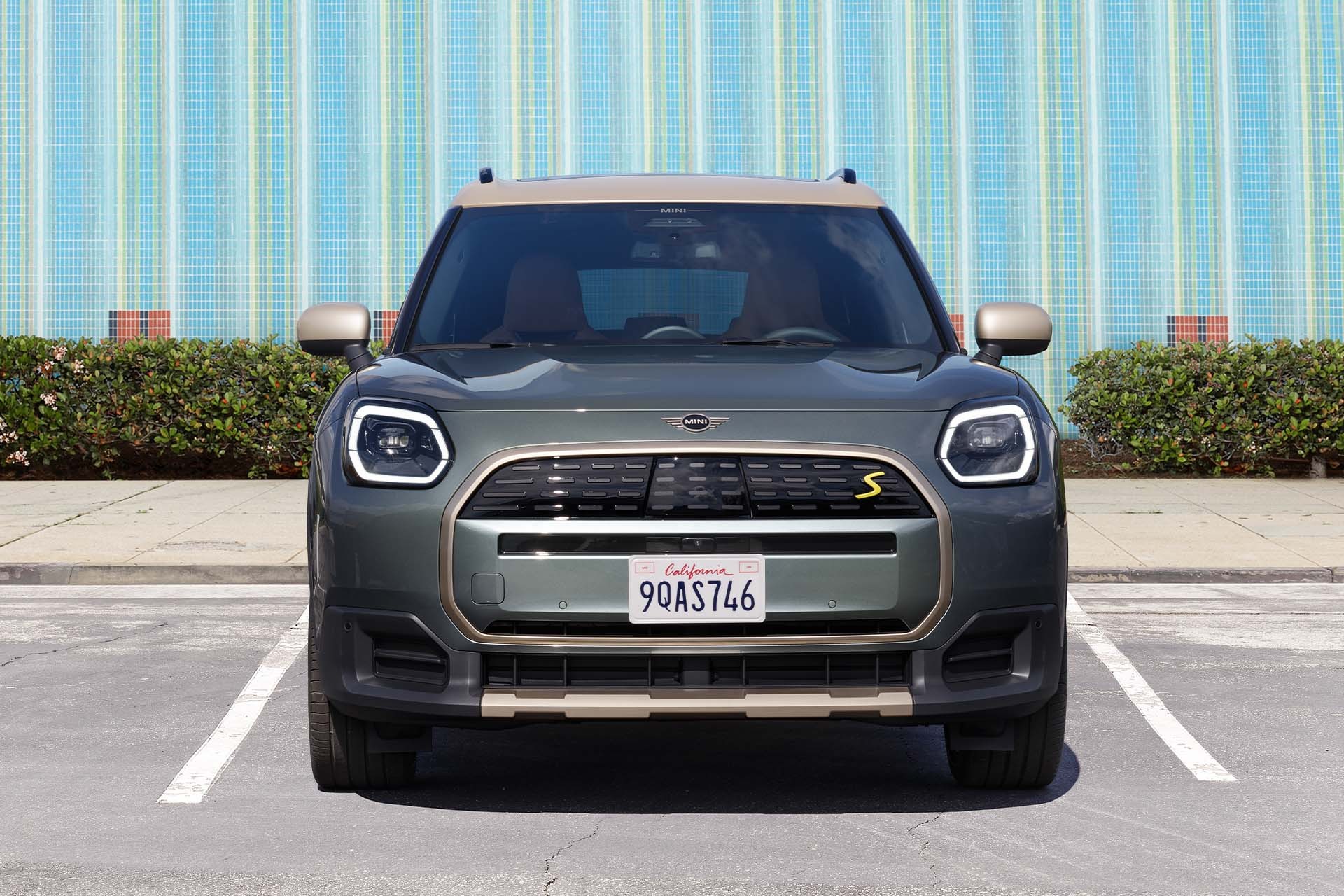 Čisto elektrické MINI Countryman - exteriér - predný pohľad